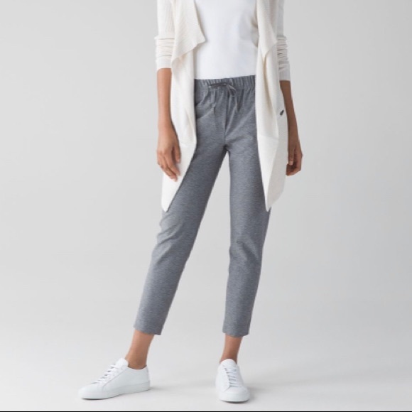 Lululemon Jet Crop (Slim), size 4 - Picture 7 of 12